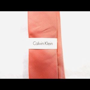 Calvin Klein red / silver tie